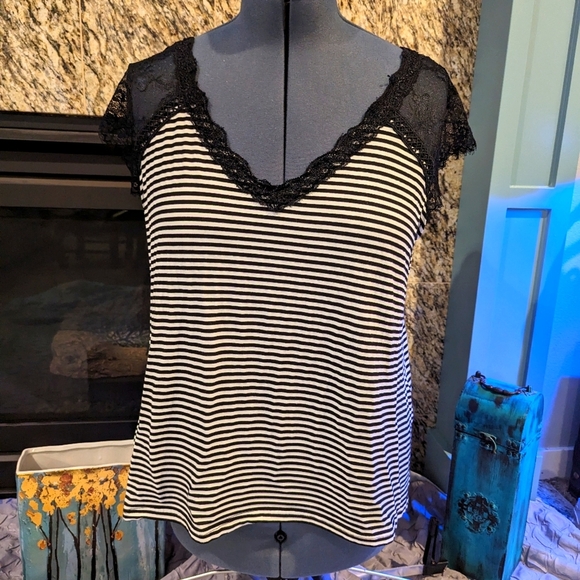 Lace yoke raglan top - Large - Picture 1 of 6